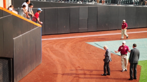 fred wilpon signs.jpg